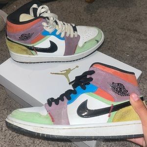 Jordan 1 Mid SE “Lightbulb”. Size 8.5 Used need cleaned